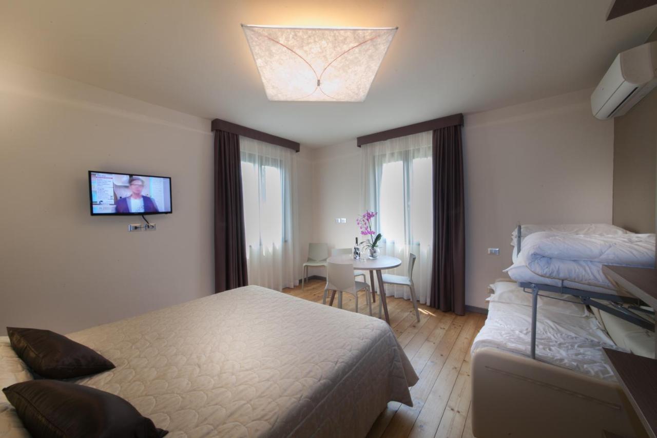 International Rooms & Apartments Sirmione Exterior foto